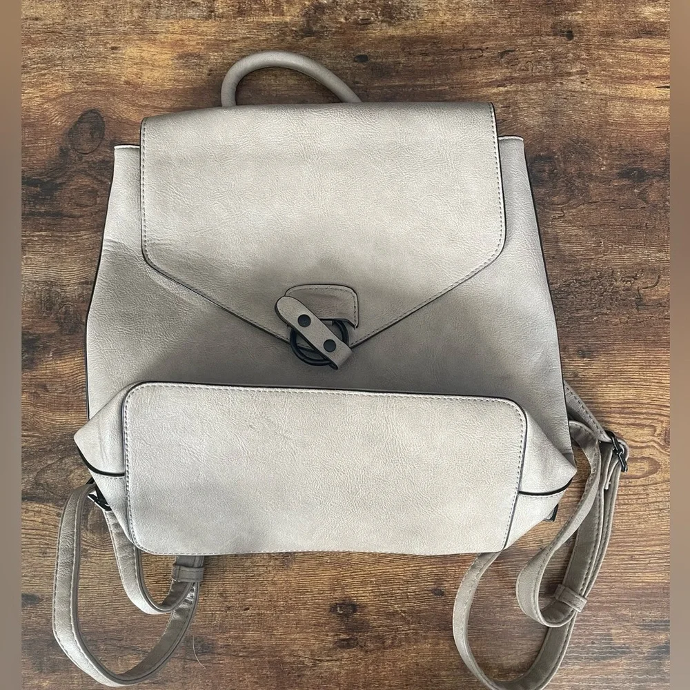 Kate & Alex Backpack - Picture 2 of 5